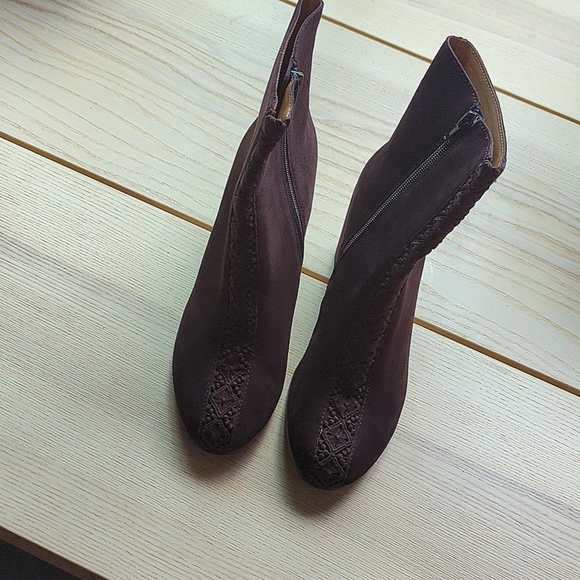 FINAL SALE 🆕🌿SUEDE BETTYE MULLER BOOTIES🌿 - Picture 2 of 9